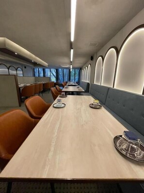 Lunch and dinner served, Indian cuisine - Le Grandeur  (Bengaluru)