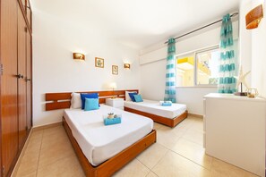 1 slaapkamer, een strijkplank/strijkijzer, gratis wifi, beddengoed