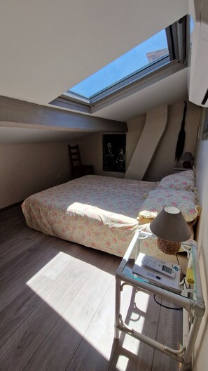 2 chambres, fer et planche à repasser, Wi-Fi gratuit, draps fournis