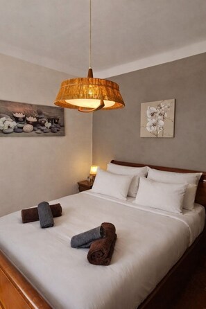 2 bedrooms, iron/ironing board, free WiFi, bed sheets
