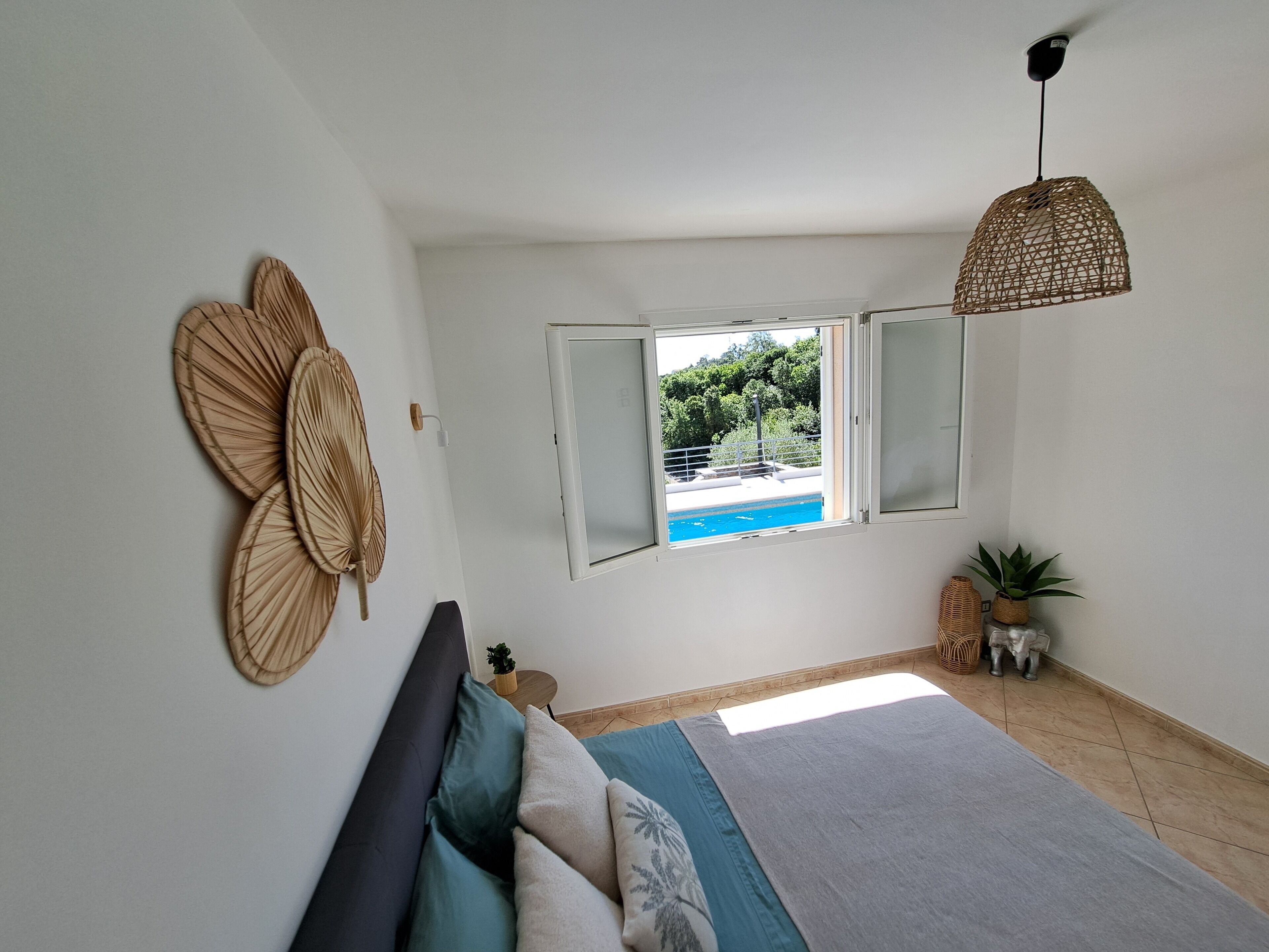 4 bedrooms, iron/ironing board, bed sheets