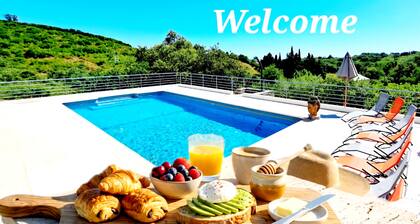 ☆☆☆5 min walk – 160 m² / 5,000 m² lot Private, secluded pool for 2–8 people max