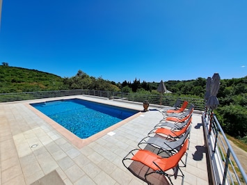 terrasse avec piscine
