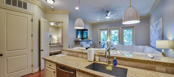 Welcome to RiverMark - River Views & close to UofA Campus!