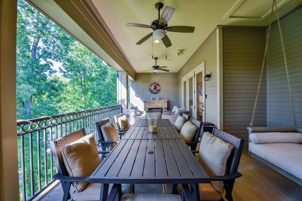 Outdoor dining