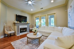 Smart TV, fireplace
