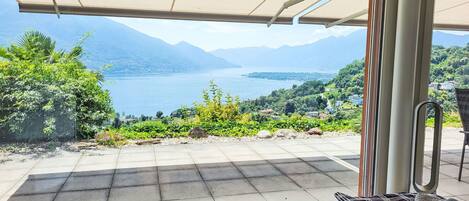 2 bedrooms, travel cot, free WiFi