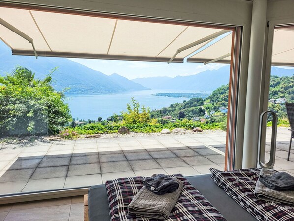 2 bedrooms, travel crib, free WiFi