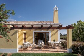 Outdoor dining - Serene Algarve 2 bdr Villa with Ocean-View Shared Pool in Lovely Luz near Lagos (Luz)