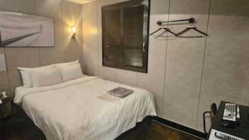 华丽双人房 | 办公桌、笔记本电脑工作区、免费 WiFi、床单