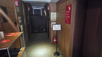 前台
