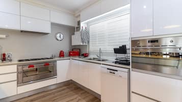 Microwave, oven, stovetop, dishwasher