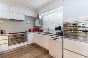 Mikrowelle, Ofen, Herdplatte, GeschirrspĂŒler