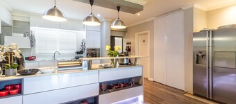 Lakefront Luxury in Pearl Valley – Golf & Wine