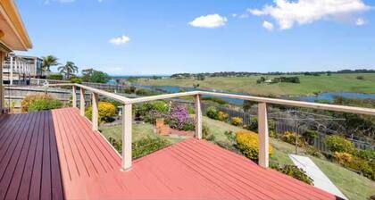 Lake Entrance Home with Stunning View