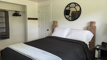4 bedrooms, iron/ironing board, free WiFi, bed sheets