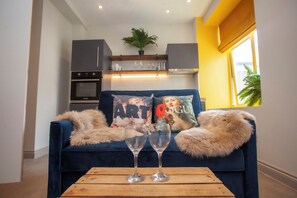 Living area - Higgihaus St Mary's Apts  (Cardiff)