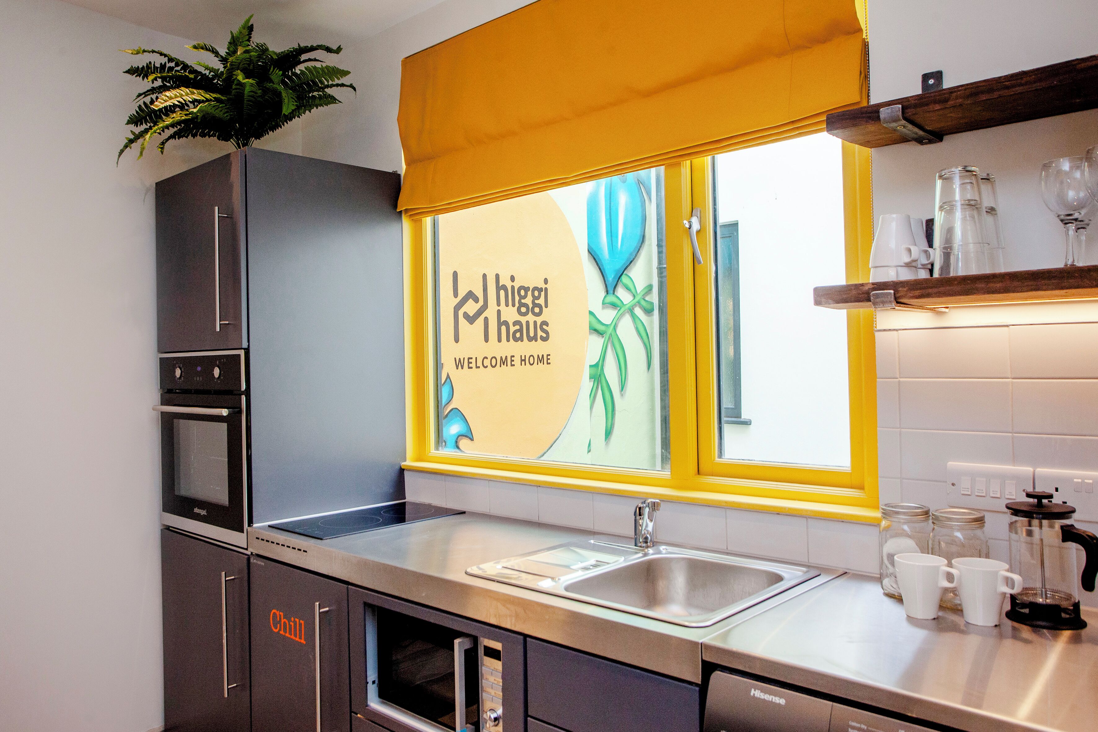 Appartement | Privékeuken | Een koelkast, een microgolfoven, een oven, een kookplaat