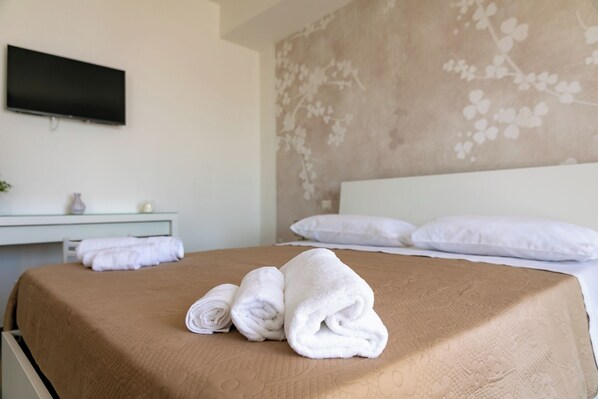 2 bedrooms, desk, iron/ironing board, free WiFi