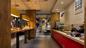 Free daily buffet breakfast  - Hotel Skopje City Centre (Skopje)