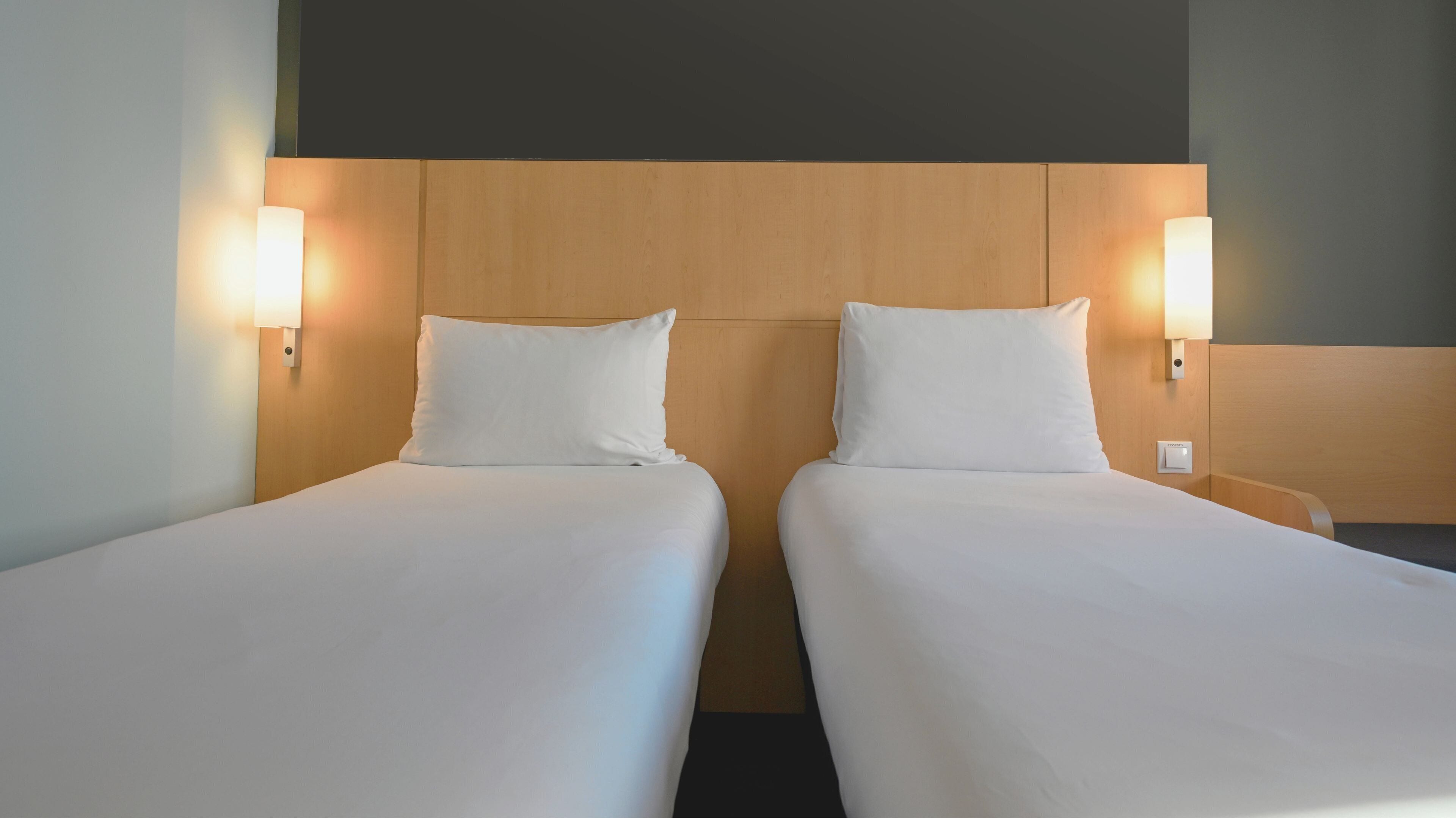 Standard Room, 2 Single Beds | Desk, laptop workspace, blackout curtains, soundproofing