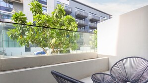 Apartment - Elite LUX Holiday Homes - Relax Unwind in Stylish JVC Studio Dubai (Dubai)