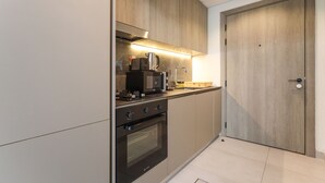 Apartment - Elite LUX Holiday Homes - Relax Unwind in Stylish JVC Studio Dubai (Dubai)