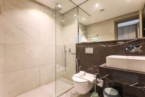 Room - Elite LUX Holiday Homes - Relax Unwind in Stylish JVC Studio Dubai (Dubai)