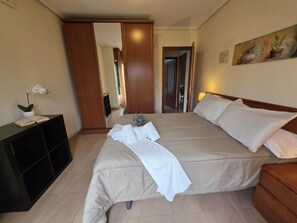 3 室のベッドルーム、アイロン / アイロン台、WiFi (無料)、ベッドシーツ