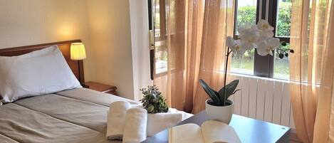 3 slaapkamers, een strijkplank/strijkijzer, gratis wifi, beddengoed