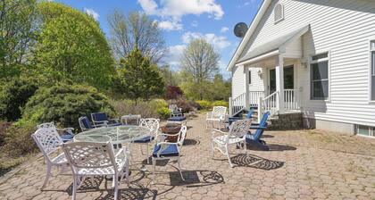 Hudson Valley Dream Farmhouse: Bike Trails, Wineries, Five Acres
