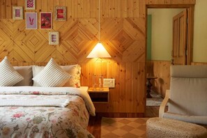 Family Room | Laptop workspace, iron/ironing board, free WiFi