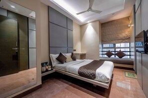 Deluxe Double Room | In-room safe, desk, laptop workspace, blackout curtains - The Urban Nest (Bidhannagar)