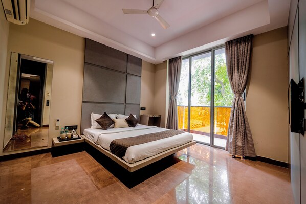Superior Double Room | In-room safe, desk, laptop workspace, blackout curtains - The Urban Nest (Bidhannagar)