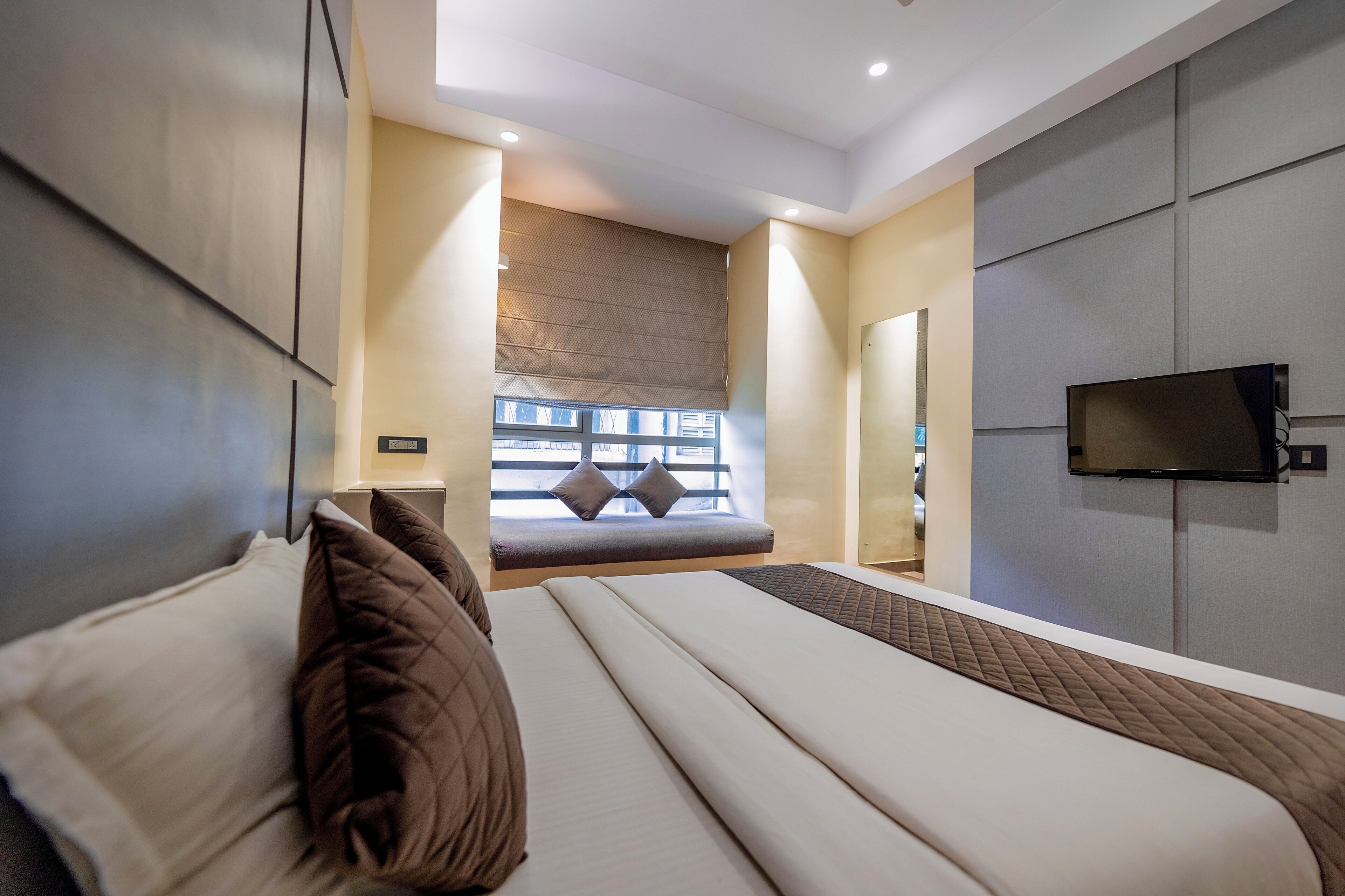In-room safe, desk, laptop workspace, blackout curtains