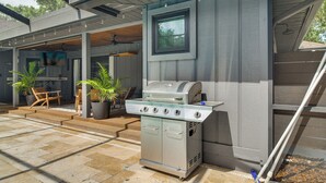 A patio with a stainless steel grill, outdoor seating, and potted plants. - 2 Blocks to Golf Course: Spacious Tampa Home! (Tampa)