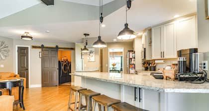 2 Blocks to Golf Course: Spacious Tampa Home!