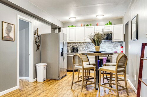 4 Mi to Dtwn Indianapolis: Quiet Apartment w/ Yard