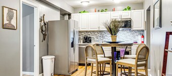 4 Mi to Dtwn Indianapolis: Quiet Apartment w/ Yard