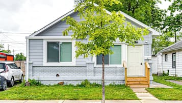 Apartment (2 Bedrooms) | Front of property