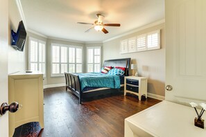 House (6 Bedrooms) | Interior - Group Getaway w/ Pool Access in San Antonio! (San Antonio)