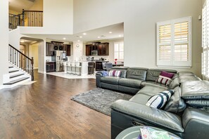 House (6 Bedrooms) | Front of property