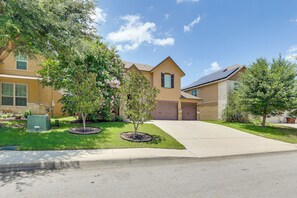 House (6 Bedrooms) | Interior - Group Getaway w/ Pool Access in San Antonio! (San Antonio)