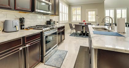 Group Getaway w/ Pool Access in San Antonio!
