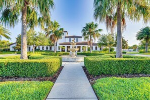 House (6 Bedrooms) | Interior