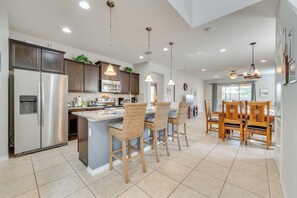 House (6 Bedrooms) | Interior