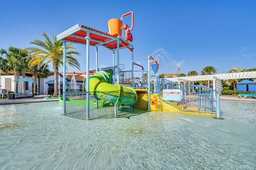 Pool & Lazy River: Windsor House 9 Mi to Disney!
