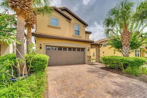 House (6 Bedrooms) | Interior