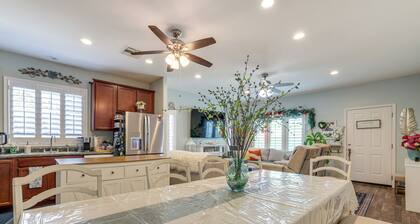 6 Mi to Dtwn Tempe: Pet-friendly Retreat w/ Yard!