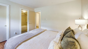 Interior - Mountain Views & Year-round Fun: Fraser Getaway! (Fraser)
